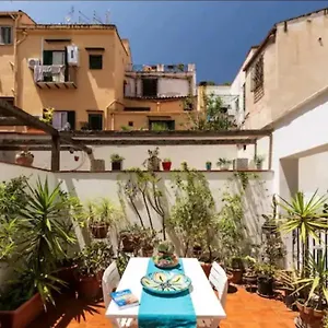 Apartment At Kalsa Quiet Flowered Terrace! Free Parking! Ideal For Remote Working!, Palermo